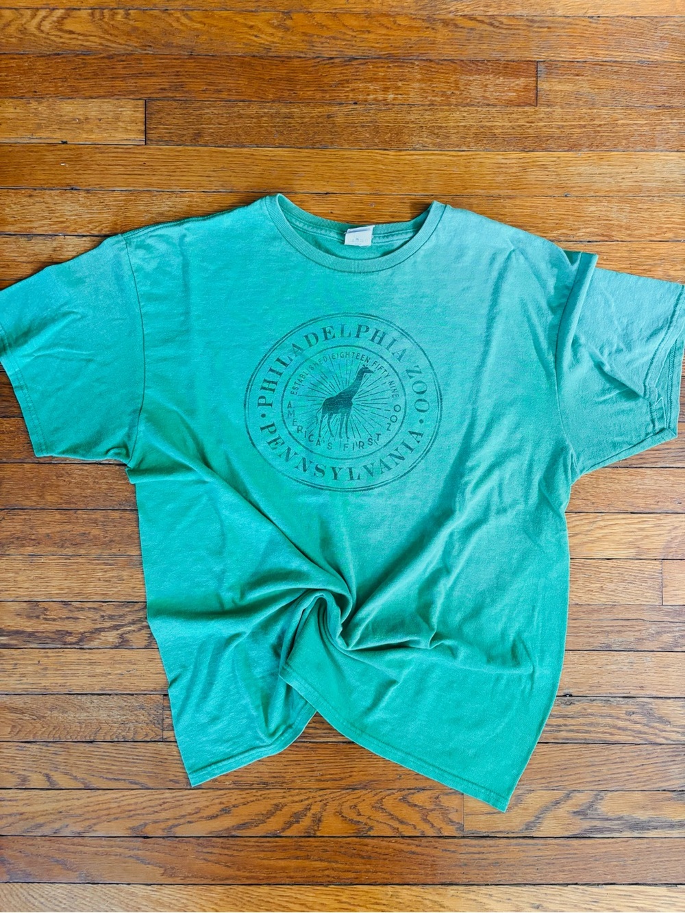 Delta pro weight vintage t shirt grass Green Graphic Tee Philadelphia zoo